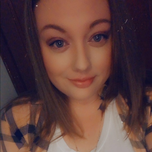 Meet your Posher - Picture 3 of 7